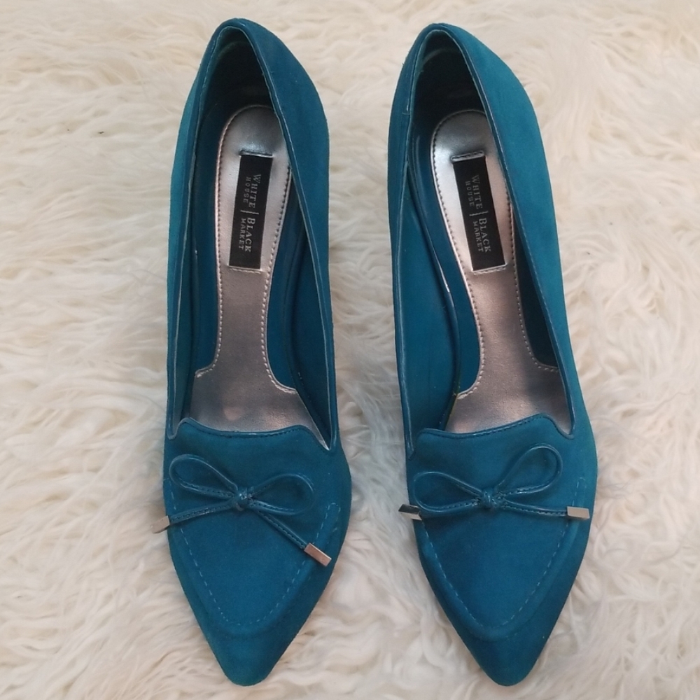 Suede blue pumps